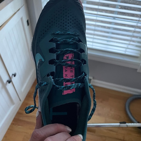 New in box size 10 Nike trailing running shoes. - Picture 5 of 6